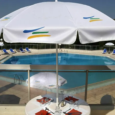 Ośrodek wypoczynkowy Village Club Les Mas De L'esterel 3*